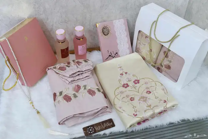 سجاد وشرشف صلاه ومصحف وعطر بوكس متكامل كهديه 3