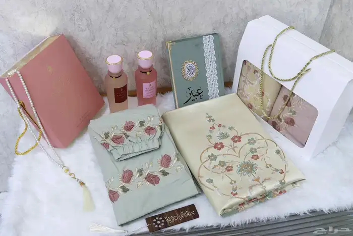 سجاد وشرشف صلاه ومصحف وعطر بوكس متكامل كهديه 2