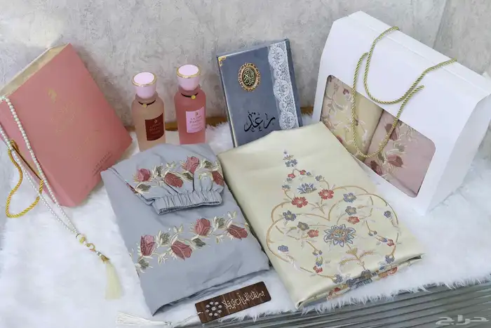 سجاد وشرشف صلاه ومصحف وعطر بوكس متكامل كهديه 5
