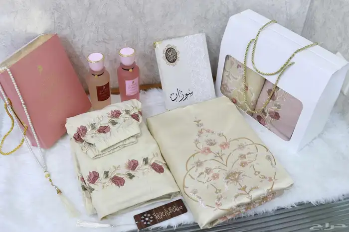 سجاد وشرشف صلاه ومصحف وعطر بوكس متكامل كهديه 6