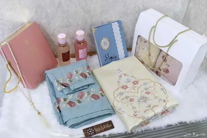 سجاد وشرشف صلاه ومصحف وعطر بوكس متكامل كهديه 4