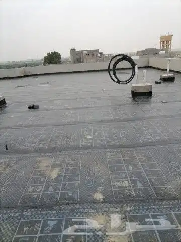 فني تركيب عوازل ضد تسريب المياه 0