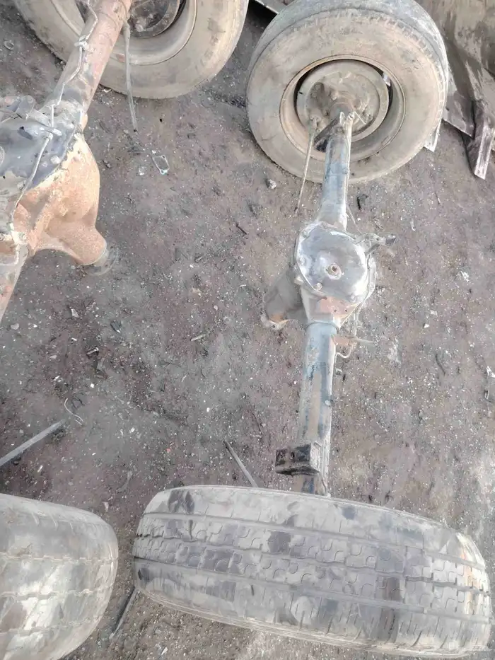 باص نيسان 2012وماتحت نوفر دفرنصات وكاله بسعر 1500 2