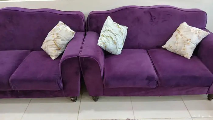طقمين كنب مخمل من هوم سنتر11 نفر للبيع 2