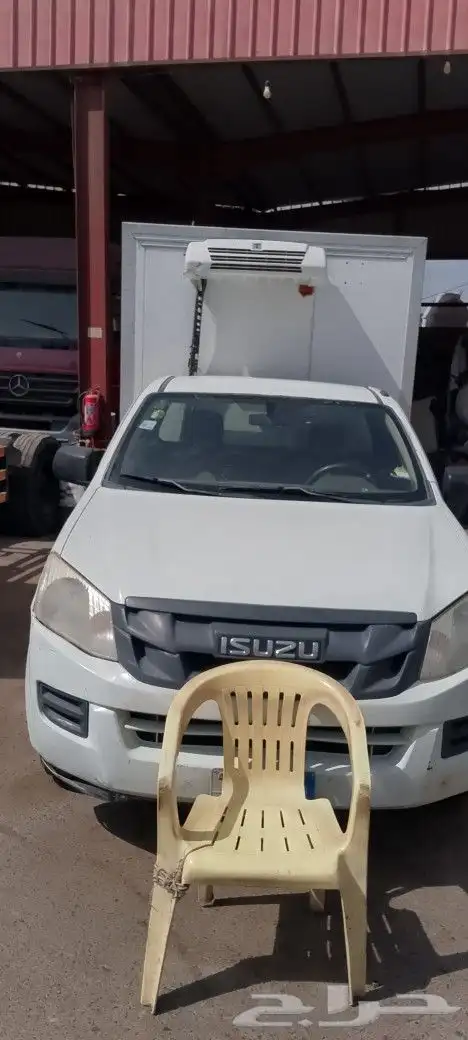 وانيت اسوزو عليها حافظه تبريد تجميد ثيرمو كينج v300 موديل 20 0