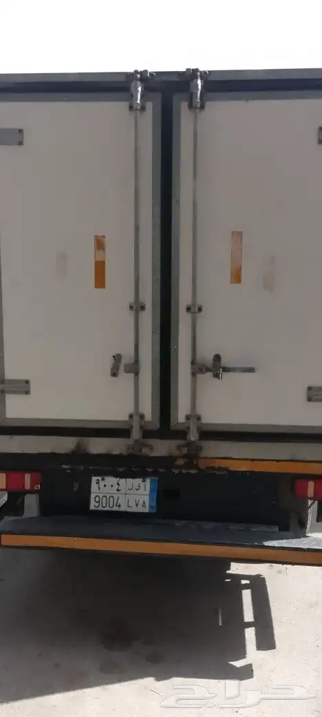 وانيت اسوزو عليها حافظه تبريد تجميد ثيرمو كينج v300 موديل 20 1