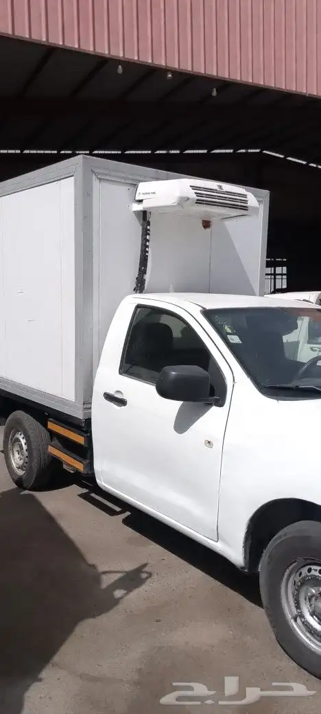 وانيت اسوزو عليها حافظه تبريد تجميد ثيرمو كينج v300 موديل 20 2