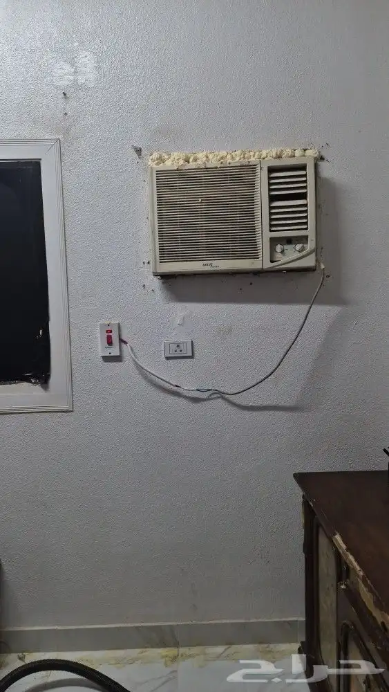 2 مكيفات واحد حار وبارد والتاني بارد بس حالتهم ممتازه 0