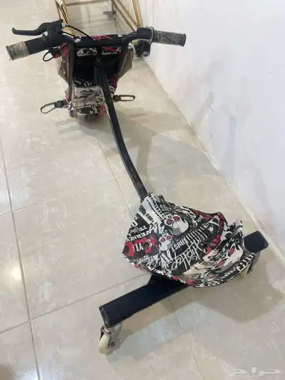 سكوتر للبيع نظيف مافيه الايبي له تتغير الكفرة الاماميه بس 1