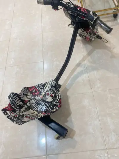 سكوتر للبيع نظيف مافيه الايبي له تتغير الكفرة الاماميه بس 2