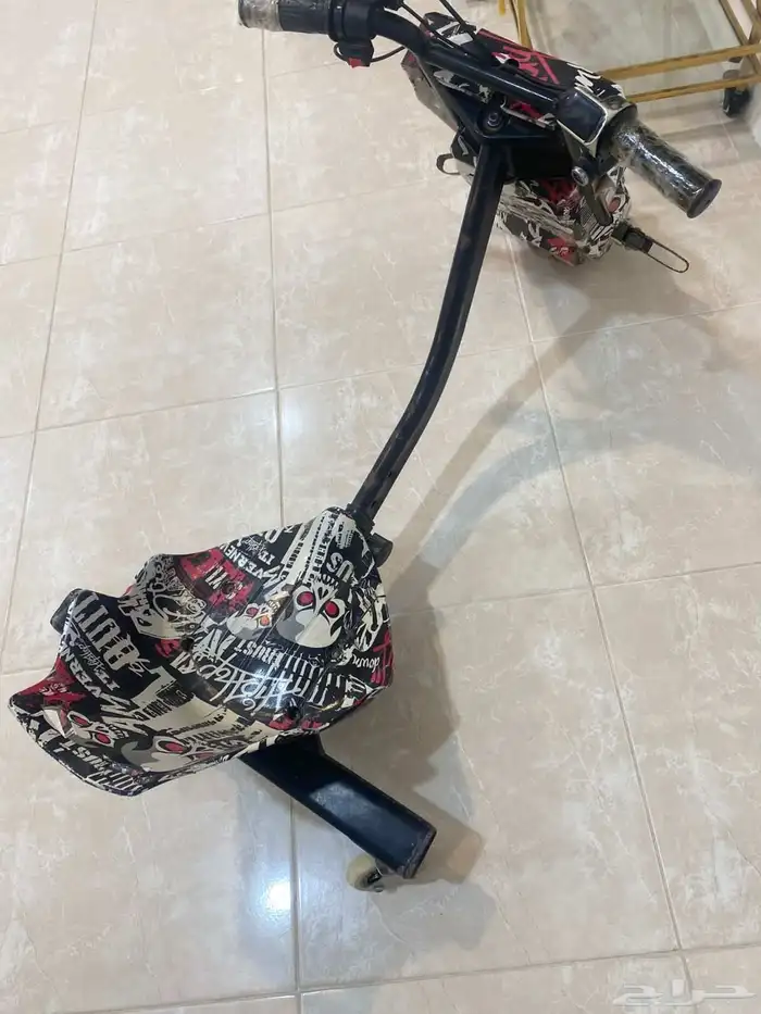 سكوتر للبيع نظيف مافيه الايبي له تتغير الكفرة الاماميه بس 2