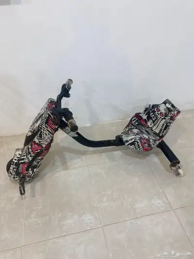 سكوتر للبيع نظيف مافيه الايبي له تتغير الكفرة الاماميه بس 0
