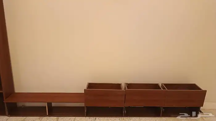طاولة تلفزيون مع دولاب جانبي 2