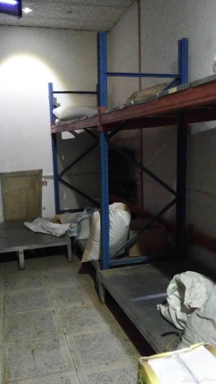 مجموعة رفوف وطبليات حديد مجلفن مستعملة وطبليات بلاستك 0