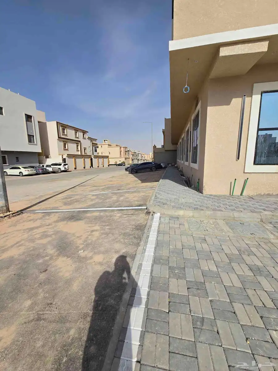 للبيع شقه بمدخل خاص مساحة 115متر السعر 430الف حى الحزم 0