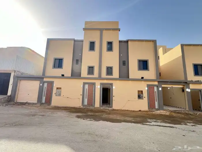 للبيع أدوار أرضيه وعلويه 256م الدار البيضاء 0