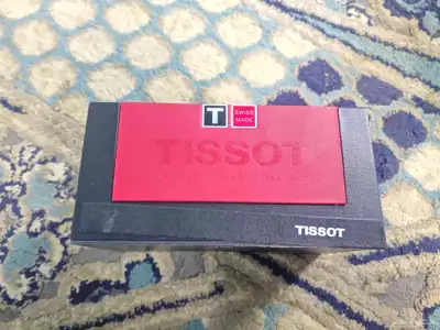 ساعة جديده لم تستخدم ماركة غنيه عن التعريف. صناعة سويسرية 2