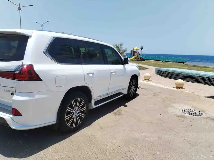 جيب لكزس LX 2021 بحالة الوكالة 3