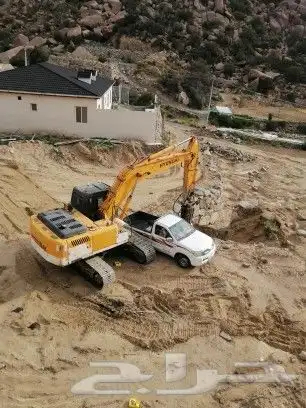 يوجد لدينا بوكلين لحفر وقص الاراضي والترحيل مباني الجدارات 0