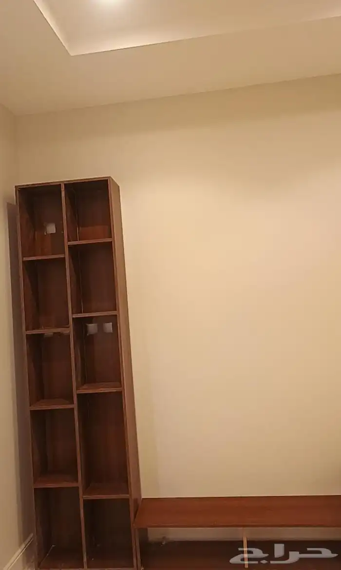 طاولة تلفزيون مع دولاب جانبي 1