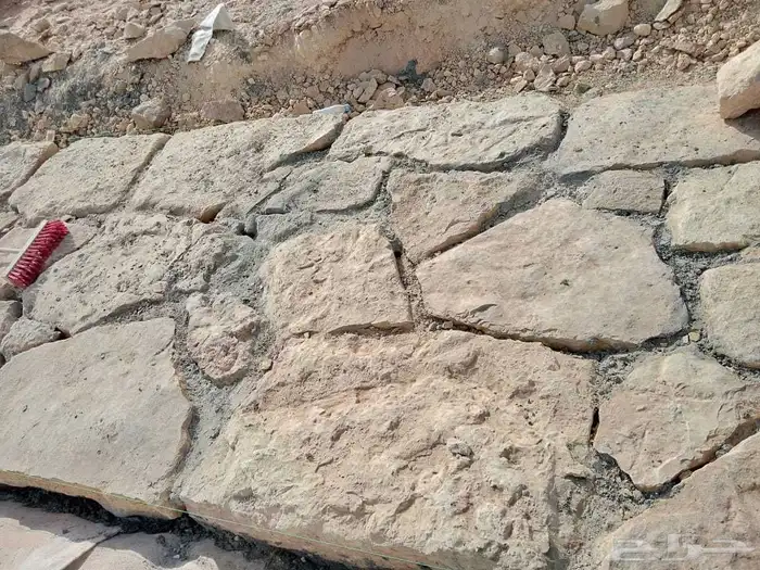 حجر طبيعي وعشواي  مع مواد و بدون مواد توريد وتر يب 1