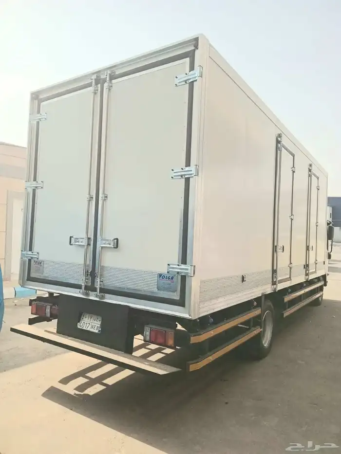 صناديق التبريد والتجميد للسيارات والشاحنات والف 8