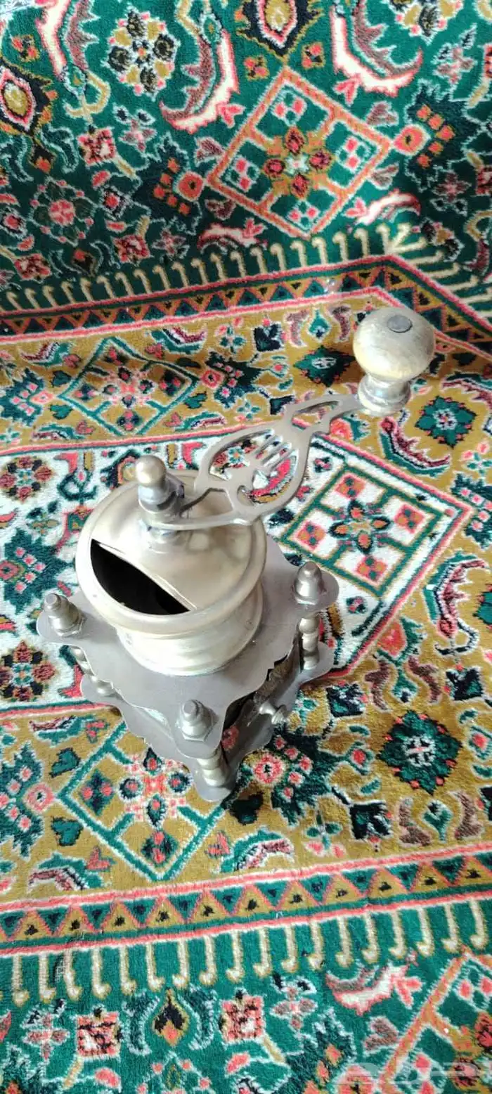 مطحنه قهوه صناعه اروبيه قديمة من نحاس 2