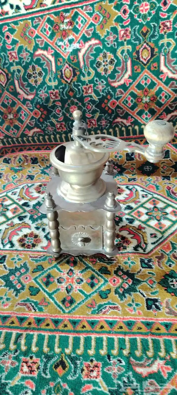 مطحنه قهوه صناعه اروبيه قديمة من نحاس 0