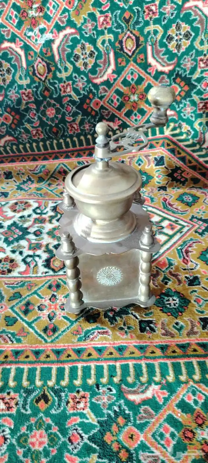 مطحنه قهوه صناعه اروبيه قديمة من نحاس 3