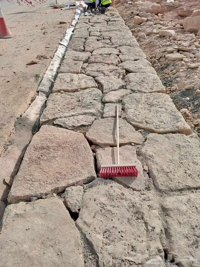 حجر طبيعي وعشواي  مع مواد و بدون مواد توريد وتر يب 2