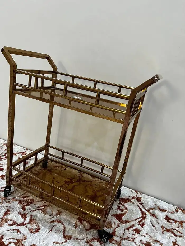 للبيع طاولة استقبال. وعربة تقديم استخدام قليل على 450 ريال 0