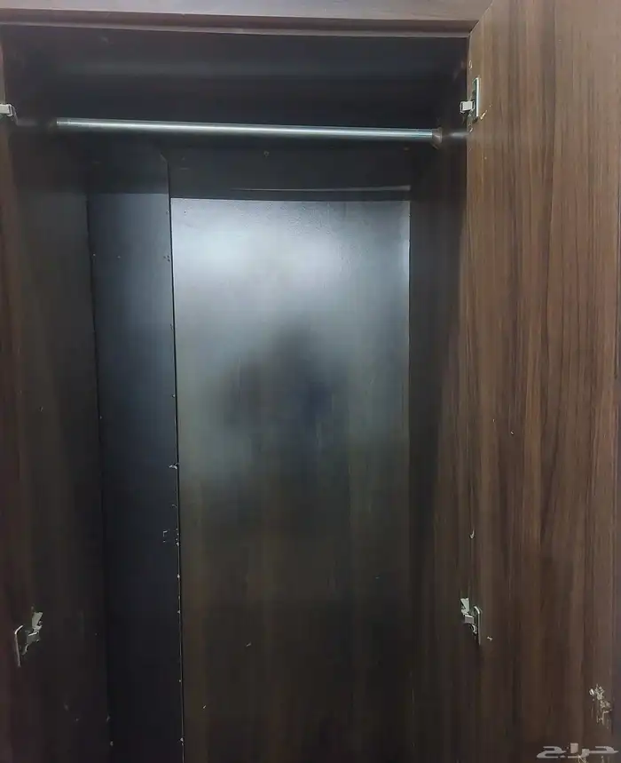 دولاب كبير للبيع عرض مترين 2 درفة علاقات و 2 درجة 3 ارفف 1