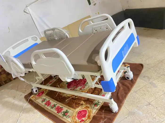 سرير طبي كهربائي مع المرتبة 0