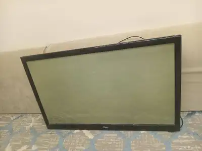 للبيع تلفيزيون من الجهه اليسار مكسور 0