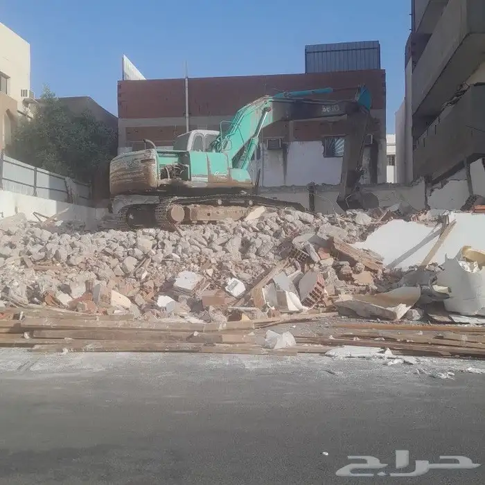 بوكلين هدد العماير والبيوت الشعبيه وترحيل الدمار وحفر الاراض 0