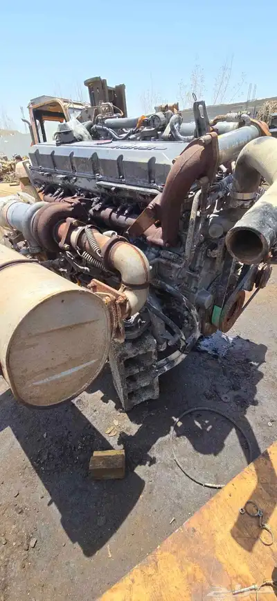 للبيع مكاين وطرمبات بوكلينات هيتاشي حجم الكبير 12