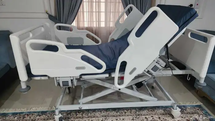 سرير طبي كهربائي شبه جديد 1