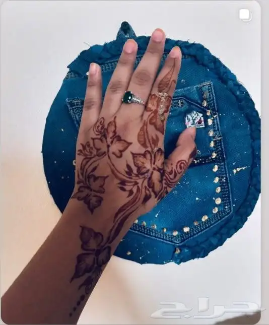 henna available 100SAR per hand 2