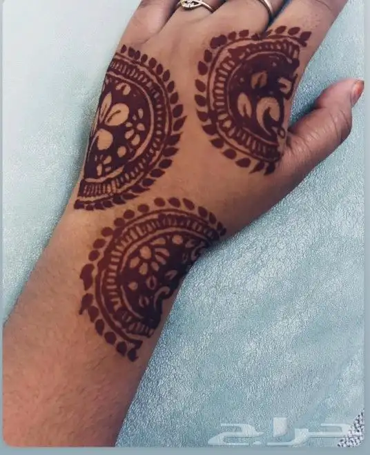 henna available 100SAR per hand 1