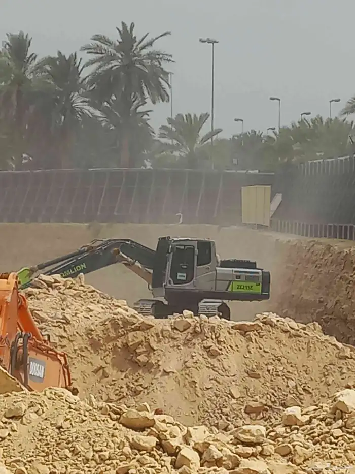 بوكلينات للايجار حفر اراضي اعمال شركات 3