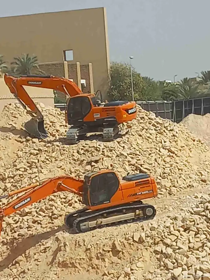 بوكلينات للايجار حفر اراضي اعمال شركات 1