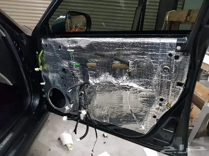 تركيب عازل صوت لبيبان السياره مع تركيب سماعات جي بي 1