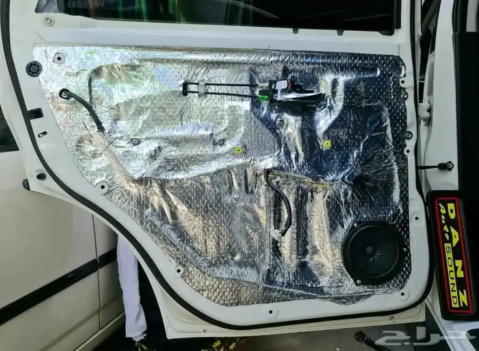 تركيب عازل صوت لبيبان السياره مع تركيب سماعات جي بي 0