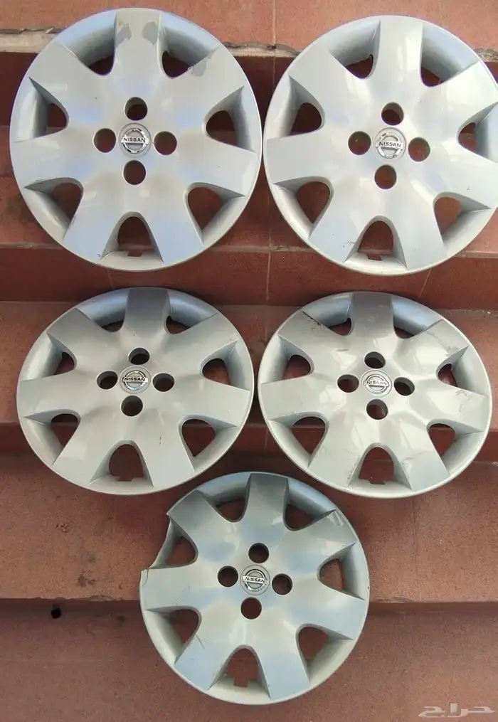 لجميع السيارات طيس وشعارات 46