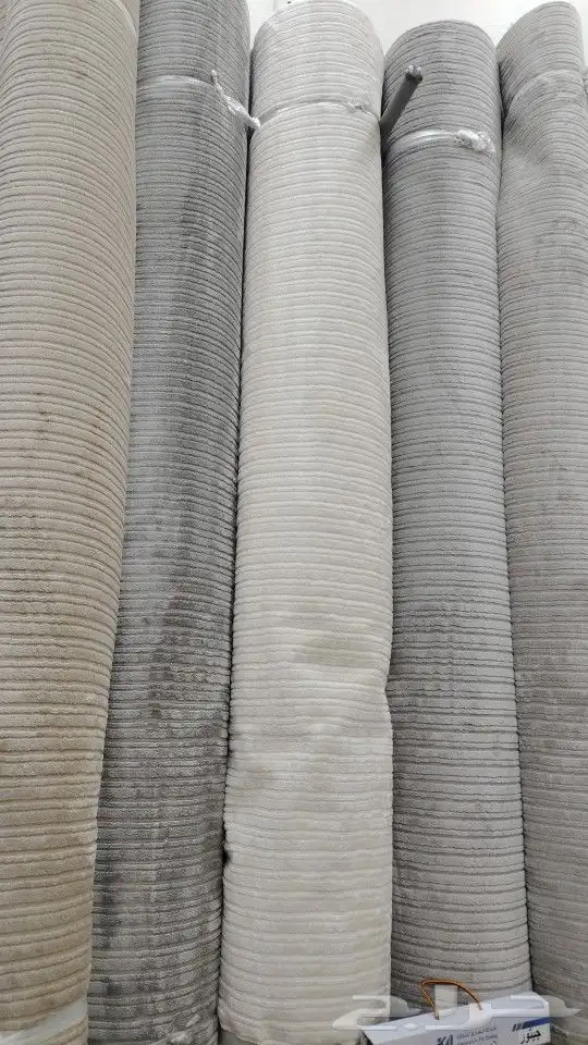 يوجد لدينا جميع انواع الموكيت التركي والحرير والإماراتي 4