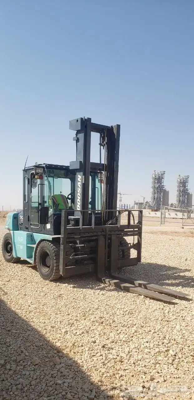 Caesar Lift  Man Lift and Forklift for rent 4
