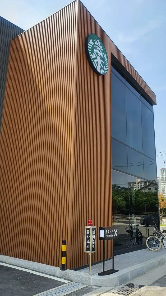 تكسيات خارجية _ تكسيات خشبيه _ وجهات منازل _ ديكور خارجي 1