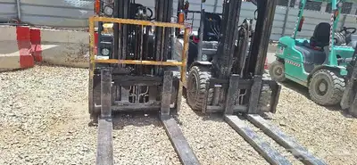 يوجد لدينا تجاره معده ثقيله الا اجاره اليوميت وشهري 7