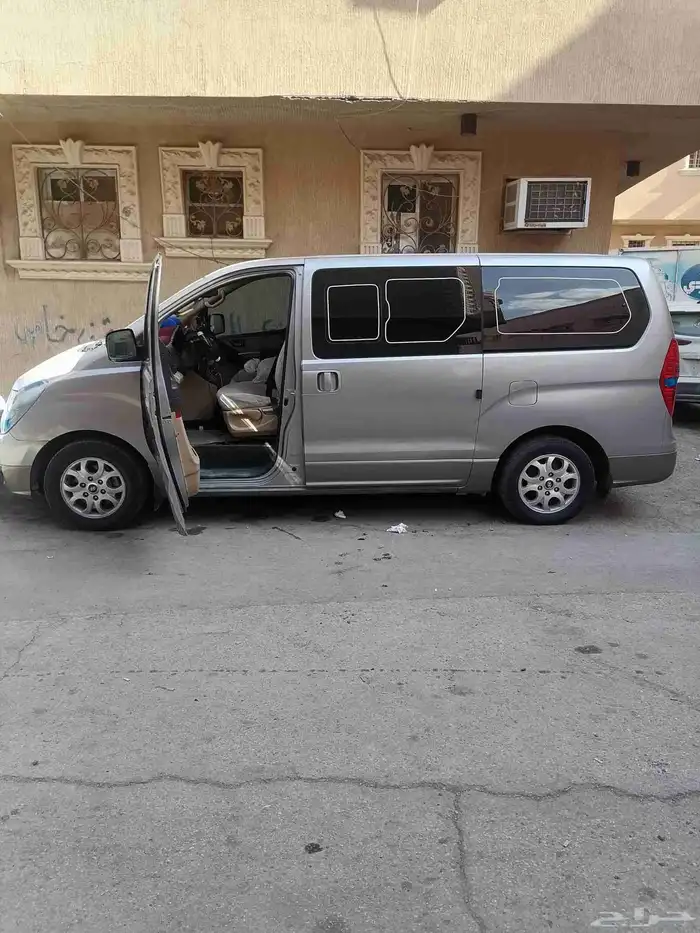 ايجار شهري اتش ون عدد 2 بدون سواق 0