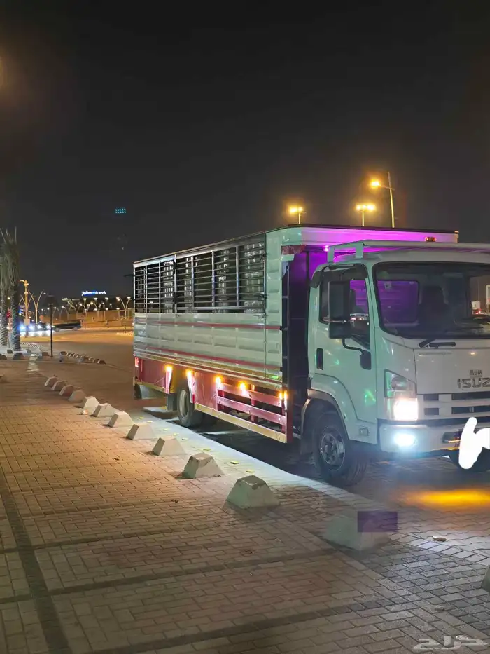 دينا مشاوير داخل وخارج الرياض لنقل جميع الاغراض من المصانع 0